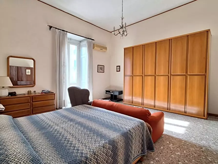 Immagine 24 di Appartamento in vendita  in Corso Umberto I a Napoli