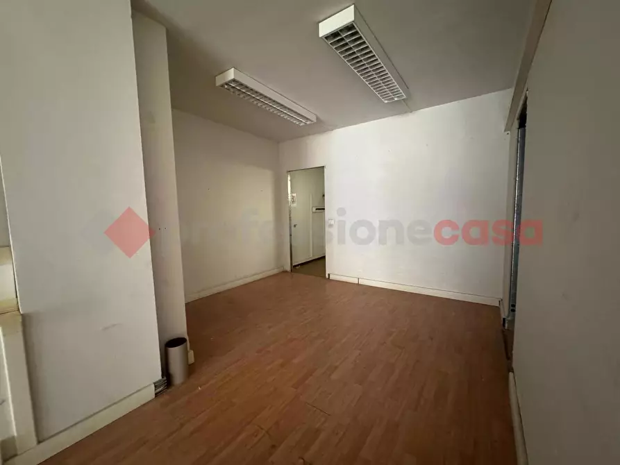 Immagine 3 di Negozio in affitto  in Via MARIO MOROSI, 24/26/28 a Firenze