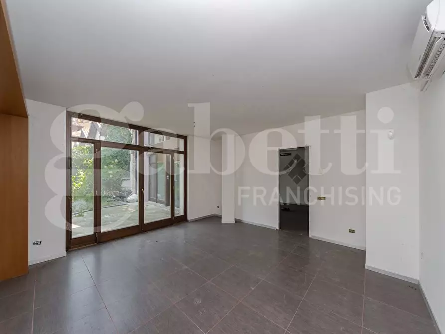 Immagine 35 di Ufficio in vendita  in Via Vezzani, 3 a Bernareggio