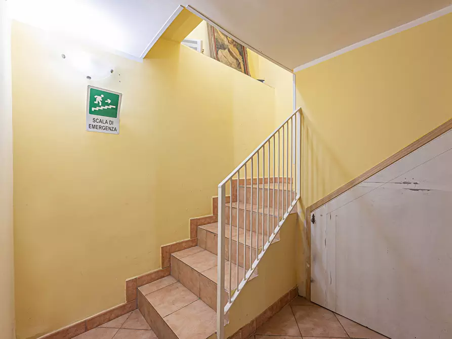 Immagine 17 di Negozio in vendita  in Via Valle Stura, 2 a Roma