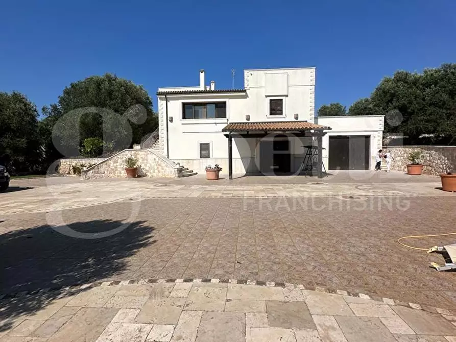 Immagine 1 di Villa in vendita  in Contrada camere, sn a Ostuni