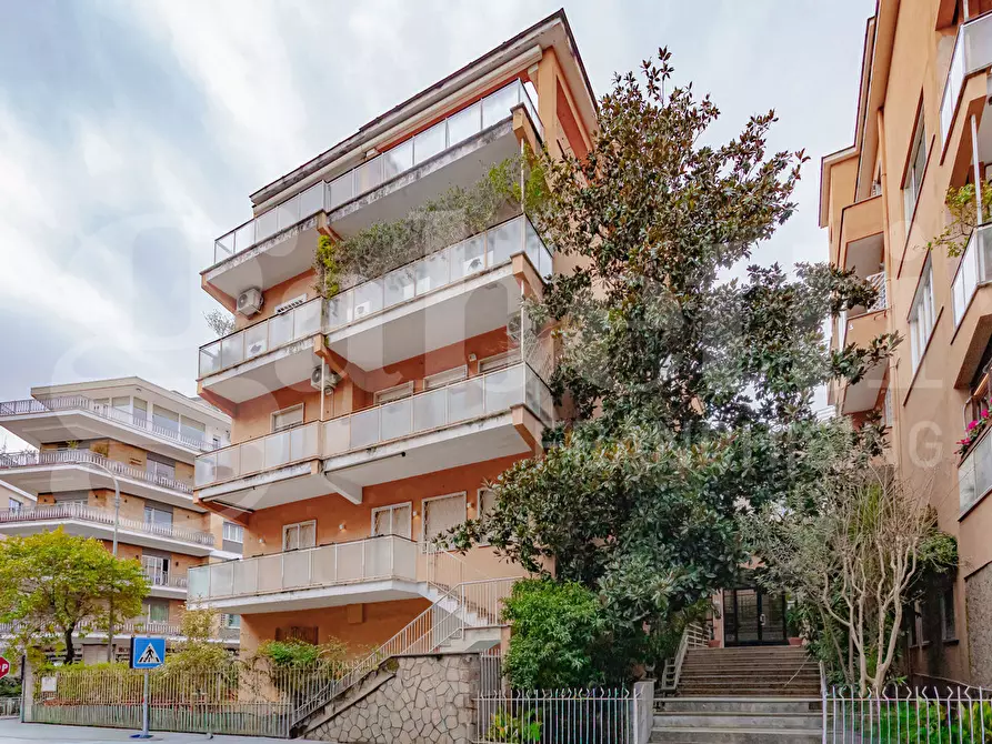 Immagine 48 di Attico in vendita  in Via Napoleone Colajanni a Roma