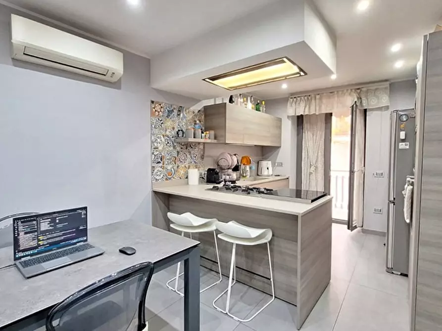 Immagine 2 di Appartamento in vendita  in Via Bartolomeo Chioccarelli a Napoli