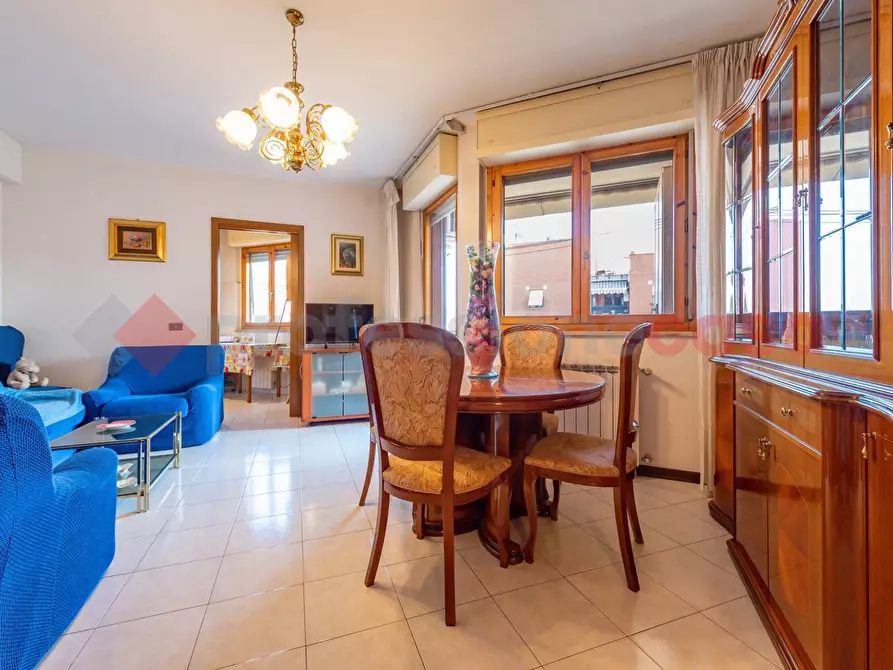 Immagine 1 di Appartamento in vendita  in Via Cinquefrondi, 115 a Roma