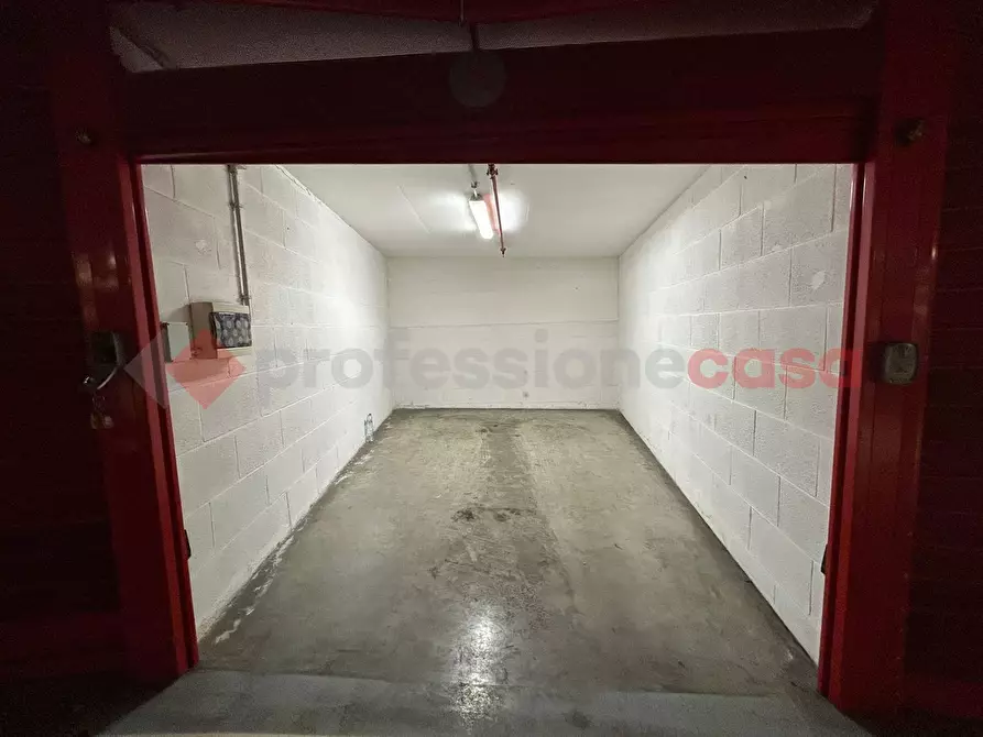 Immagine 1 di Box auto in affitto  in Via Luigi Giuseppe Faravelli a Roma