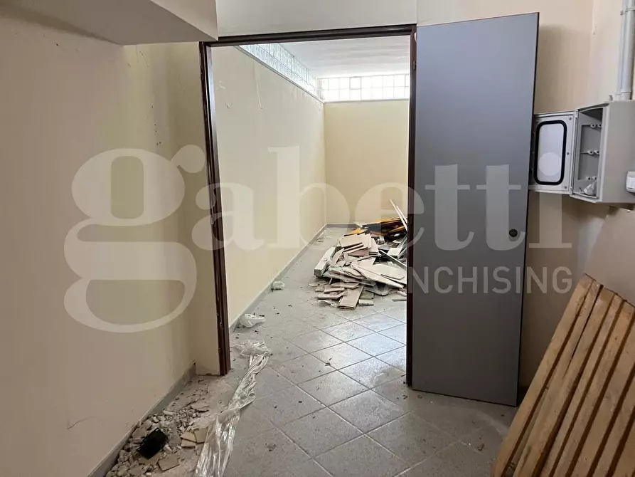Immagine 11 di Magazzino in vendita  in Via MONSIGNOR OLINDO RUGGIERI, 34 a Martina Franca