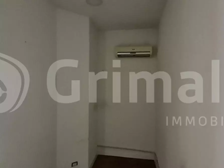 Immagine 13 di Negozio in affitto  in Via Tommaso Cannizzaro, 66 a Messina