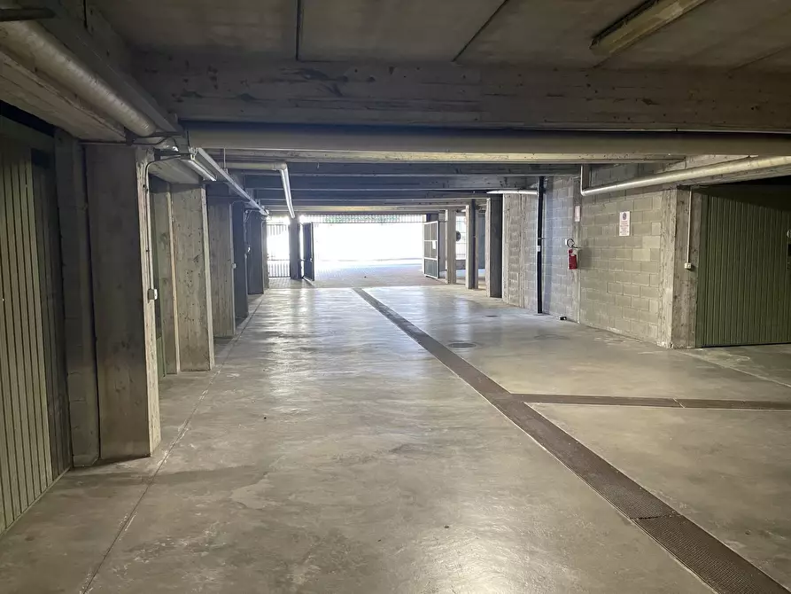 Immagine 4 di Box auto in vendita  in Via PASTEUR, 6 a Torino