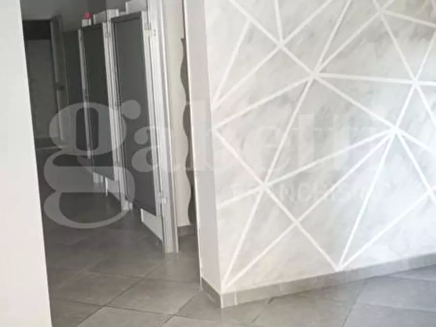 Immagine 14 di Negozio in affitto  in Via Virgilio, 3 a Sant'arpino