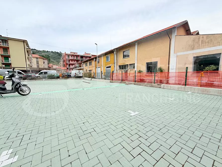 Immagine 1 di Box auto in vendita  in Via Dante a Finale Ligure