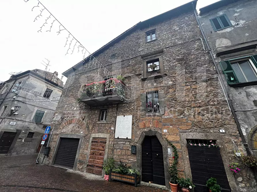 Immagine 1 di Palazzo in vendita  in Piazza santa maria, 3 a Blera