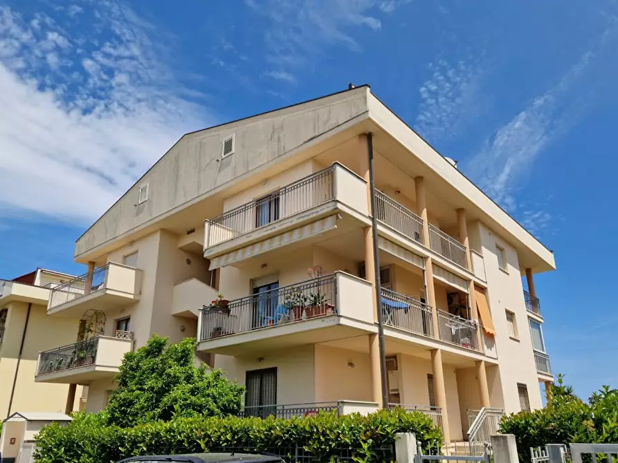 Immagine 1 di Appartamento in vendita  in Via Ustica a Pineto