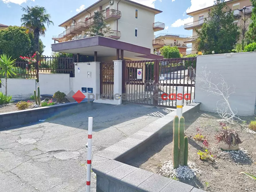 Immagine 1 di Appartamento in vendita  in Via Gramsci, 57 a Gravina Di Catania