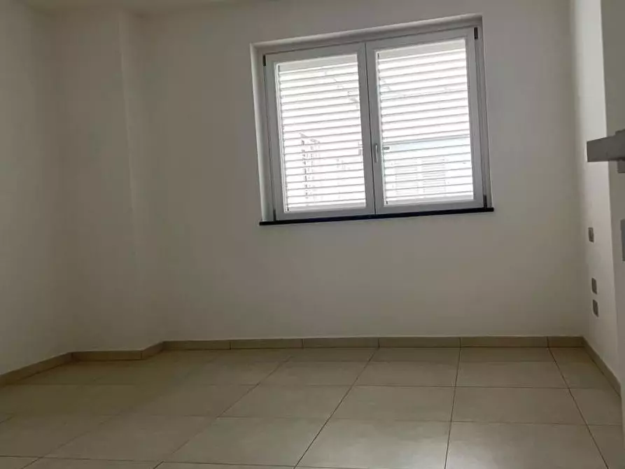 Immagine 11 di Ufficio in vendita  in Via nazionale appia a Curti