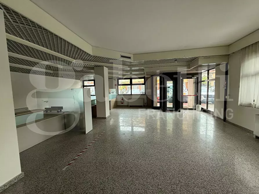 Immagine 9 di Negozio in vendita  in Via LAMA, 23 a Rieti