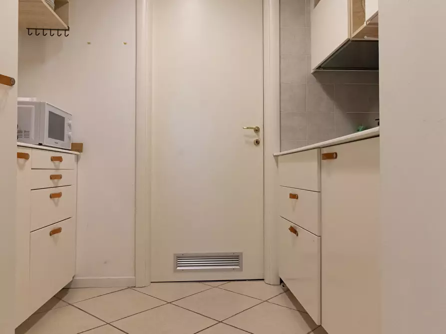 Immagine 13 di Negozio in vendita  in Via della Pietra, 10/A a Bologna