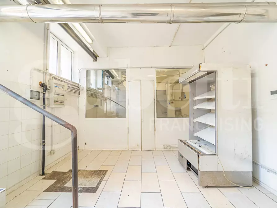 Immagine 14 di Laboratorio in vendita  in Via Busalla, 9 a Roma