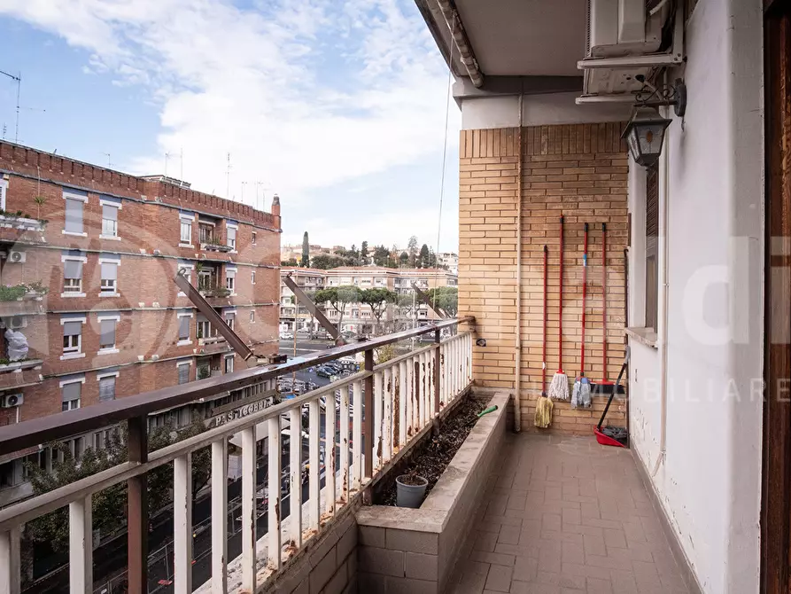 Immagine 3 di Appartamento in vendita  in Via Satolli, 45 a Roma