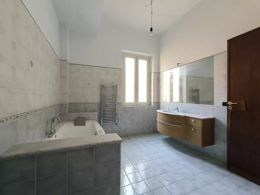 Immagine 13 di Appartamento in vendita  in Via Garibaldi, 170 a Messina