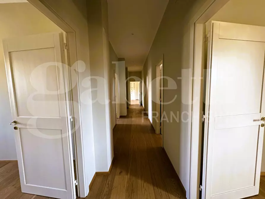 Immagine 28 di Appartamento in vendita  in Piazza Montale, 3 a Lecce