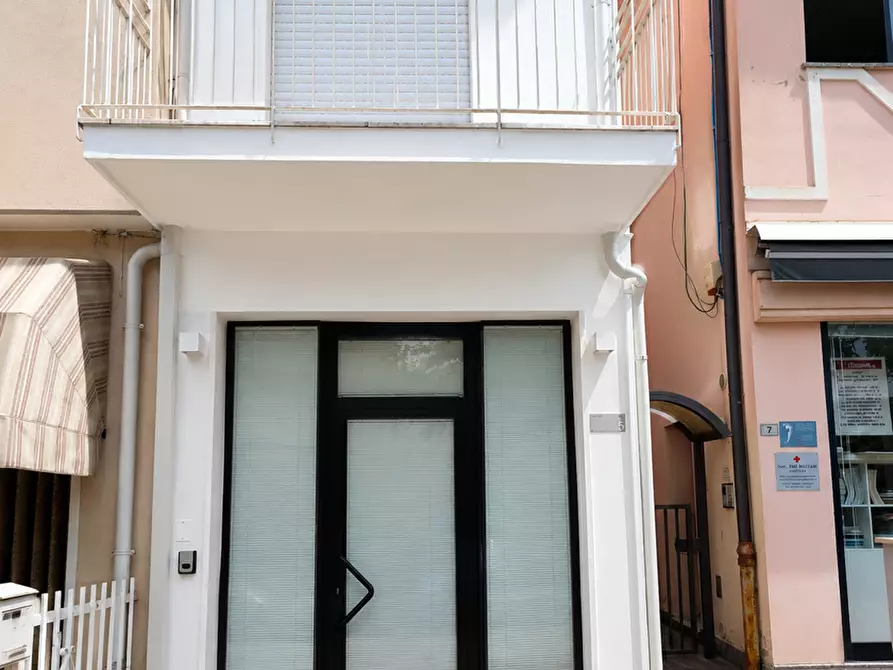 Immagine 7 di Appartamento in vendita  in Viale Lazio, 5 a Riccione