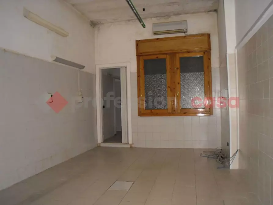 Immagine 2 di Negozio in affitto  in Via dante alighieri a Nociglia