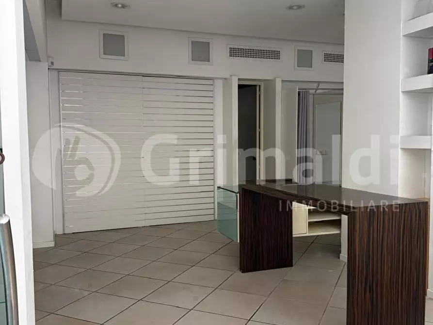 Immagine 3 di Negozio in affitto  in Viale roma, 81 a Cervia