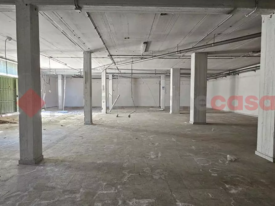 Immagine 8 di Magazzino in vendita  in Viale ALDO MORO, 00 a Monopoli