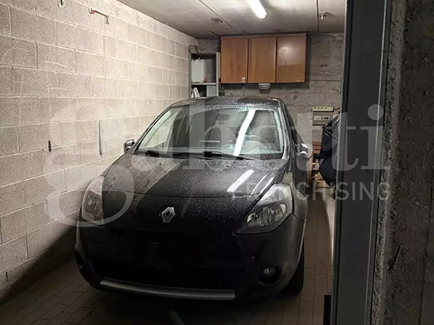 Immagine 1 di Box auto in vendita  in Via Vittor Pisani, 4 a Monza