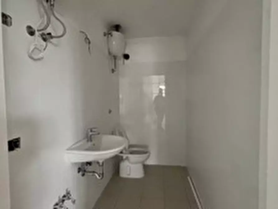 Immagine 8 di Negozio in affitto  in Strada statale 155, 456 a Alatri