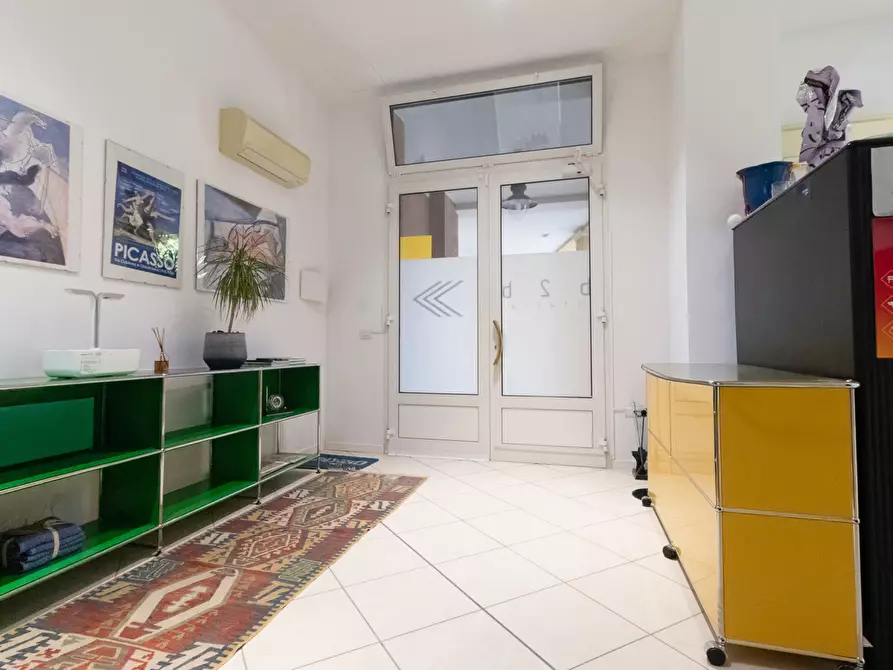 Immagine 2 di Negozio in vendita  in Via della Pietra, 10/A a Bologna