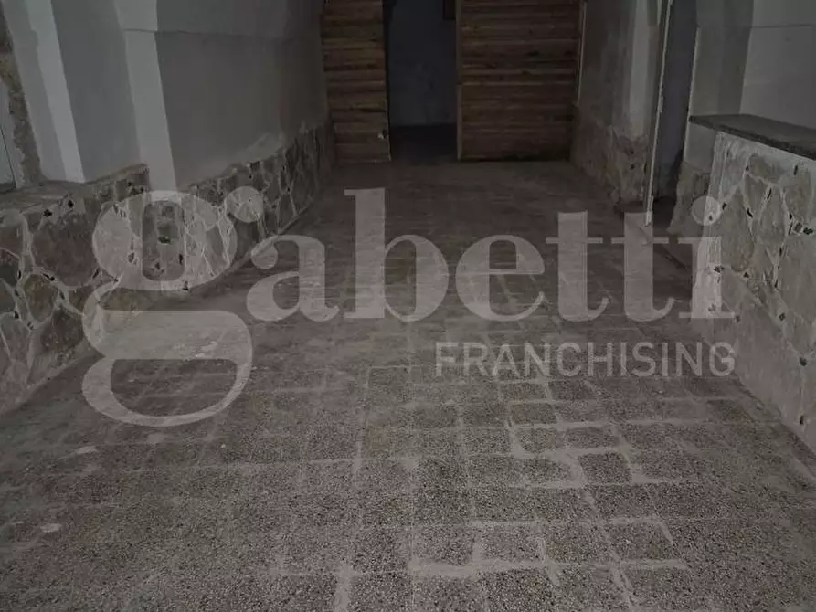 Immagine 8 di Box auto in vendita  in Via Roma a Ostuni