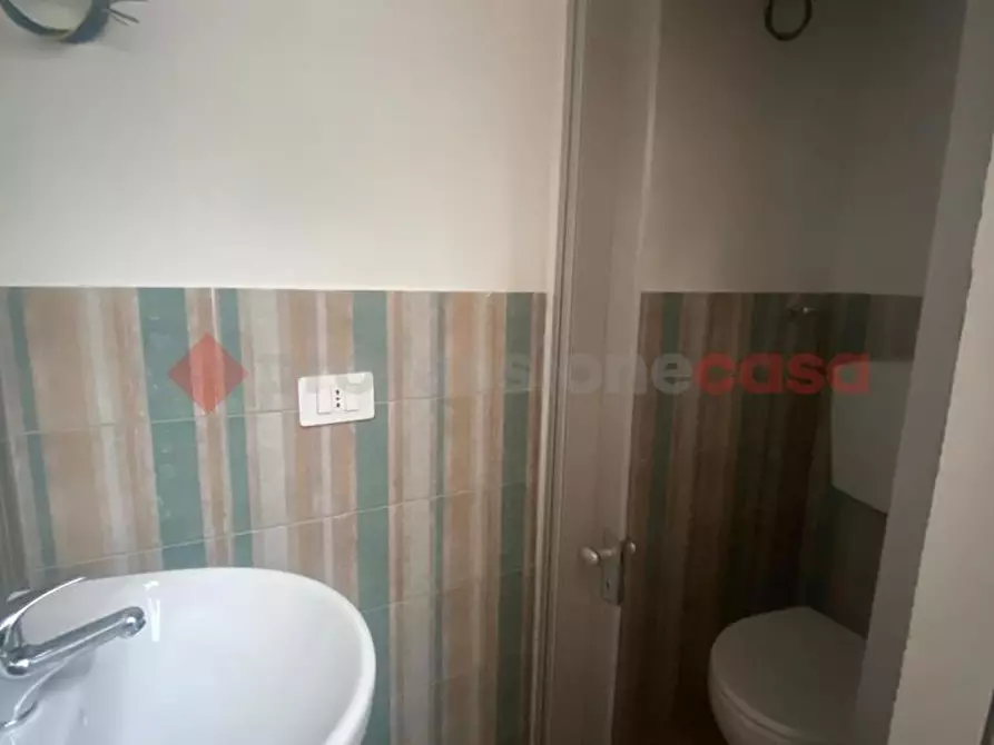 Immagine 12 di Negozio in affitto  in Via G. da Empoli a Empoli