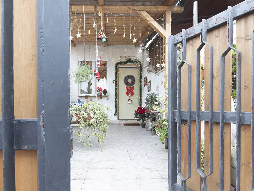 casa indipendente in vendita a Pomezia in zona Torvaianica