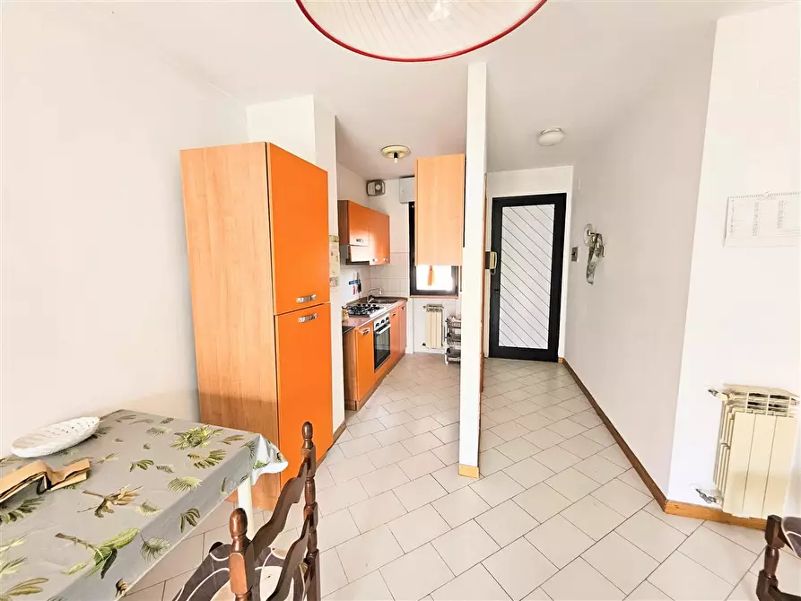 Immagine 5 di Appartamento in vendita  in Via RONCHI, 48 a Massa