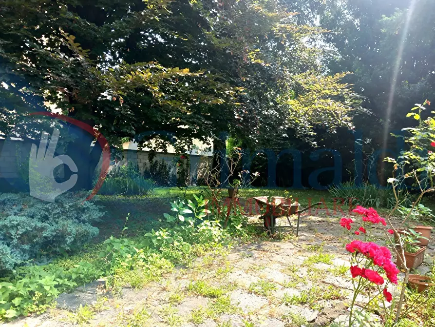 Immagine 10 di Villa in vendita  in Via Dante Alighieri, 15 a Limbiate