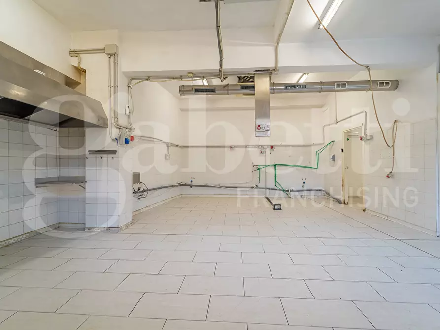 Immagine 1 di Laboratorio in vendita  in Via Busalla, 9 a Roma