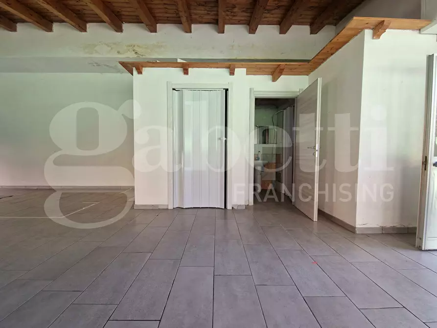 Immagine 3 di Negozio in affitto  in Via costutizione, snc a Sestu