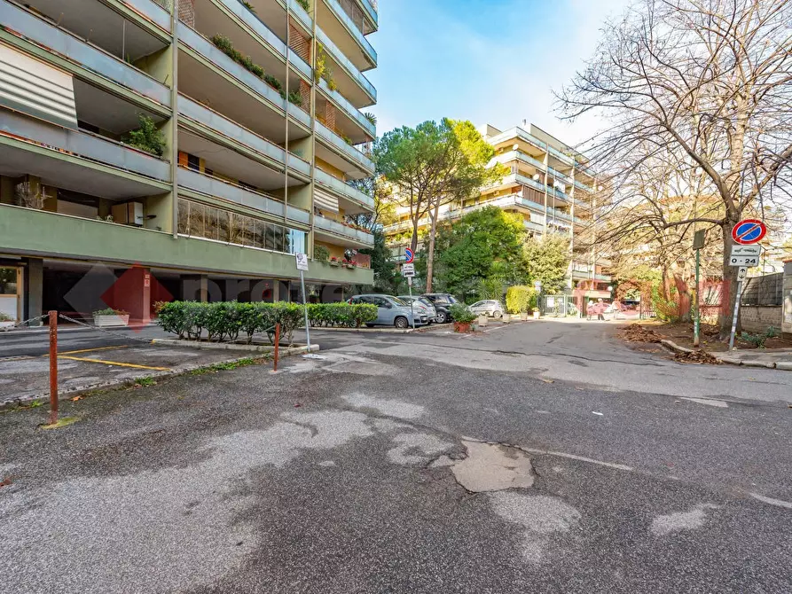 Immagine 33 di Appartamento in vendita  in Via Trasaghis, 11 a Roma