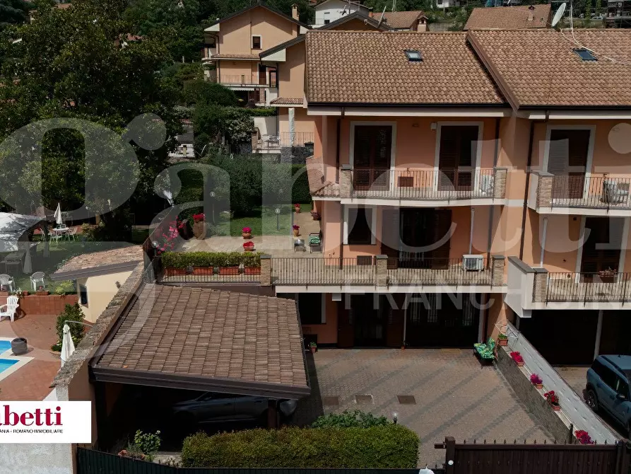 Immagine 1 di Villa in vendita  in Via Madonna dell'Indirizzo, 62 a Trecastagni