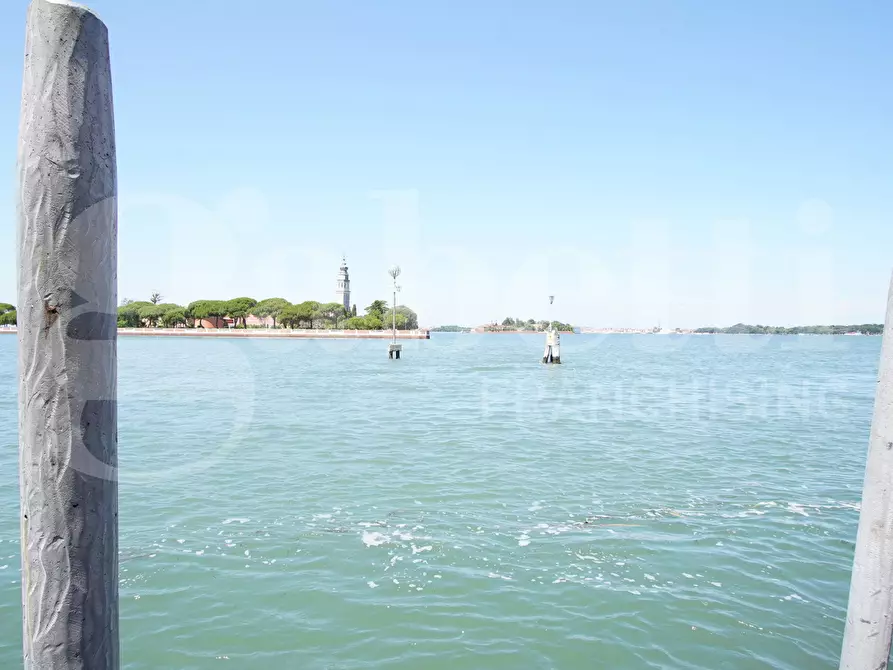 Immagine 24 di Appartamento in vendita  in Via Sandro Gallo, . a Venezia