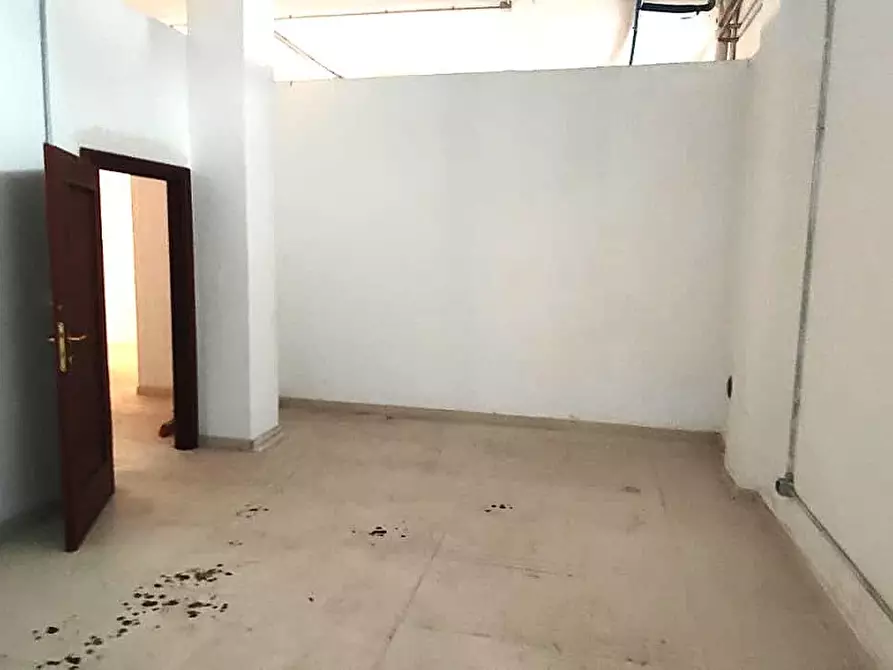 Immagine 3 di Magazzino in vendita  in Via GIUSSO, 13E a Bari