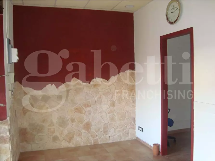 Immagine 12 di Negozio in vendita  in Via Cesare Colizza, 33 a Marino