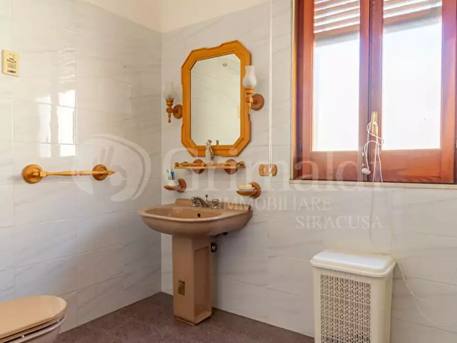 Immagine 12 di Casa indipendente in vendita  in Via Peschiera a Avola