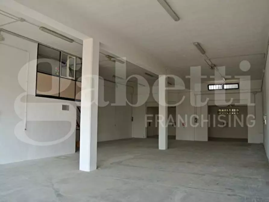 Immagine 2 di Capannone industriale in vendita  in Via zona industriale, sn a Ostuni