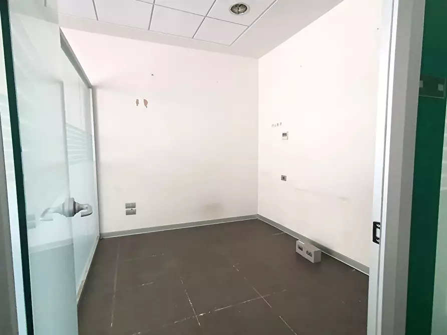 Immagine 8 di Negozio in vendita  in Via Roma, 164 a Campobello Di Mazara