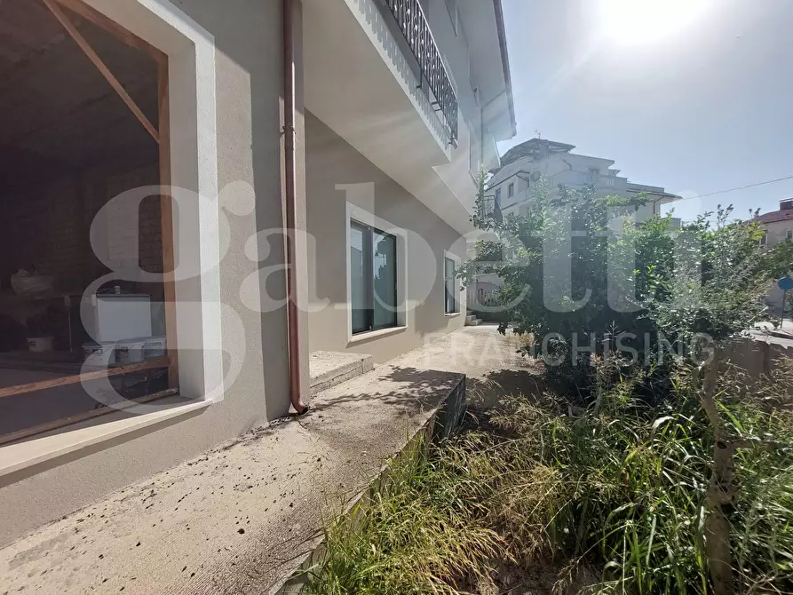 Immagine 17 di Appartamento in vendita  in Via Francesco Petrarca, 16 a Controguerra