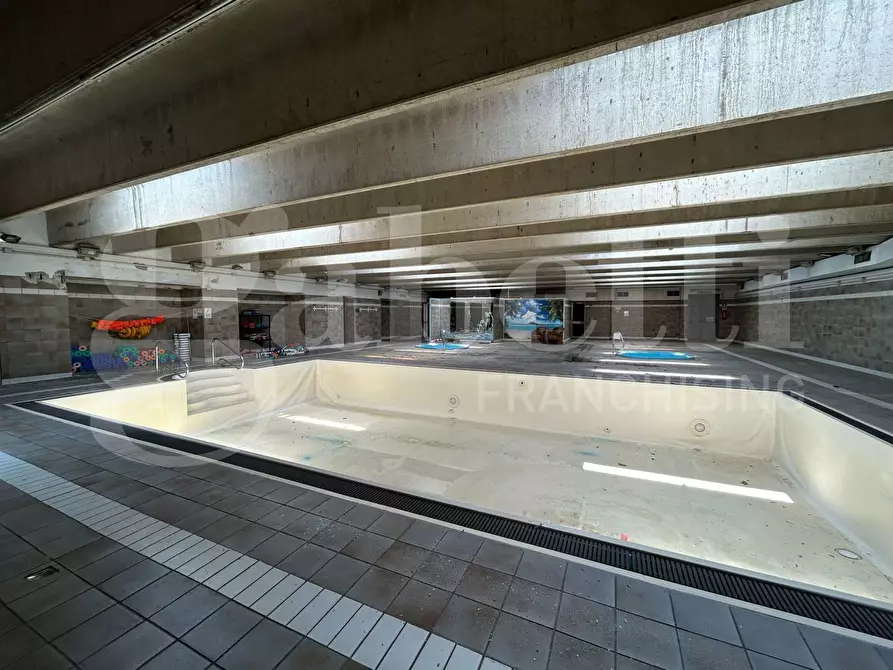 Immagine 1 di Negozio in affitto  in Via Gorizia a Rivalta Di Torino