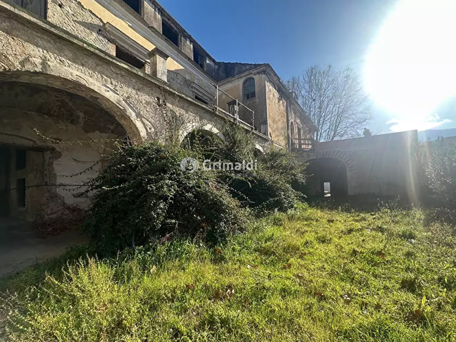 Immagine 18 di Palazzo in vendita  in Piazza Francesco e Chiara D'Assisi, 1 a Lauro