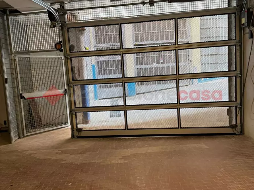 Immagine 1 di Box auto in vendita  in Via Alessandro Luzio, 38 a Roma